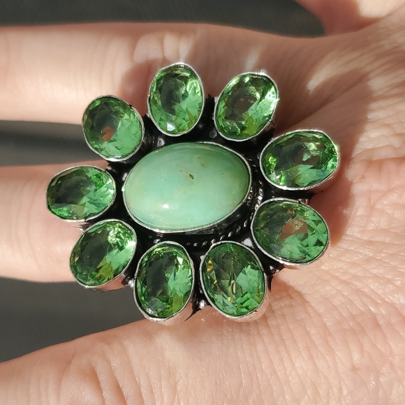 New Huge Chrysoprase and Tsavorite 925 Silver Statement Ring. - Picture 5 of 16